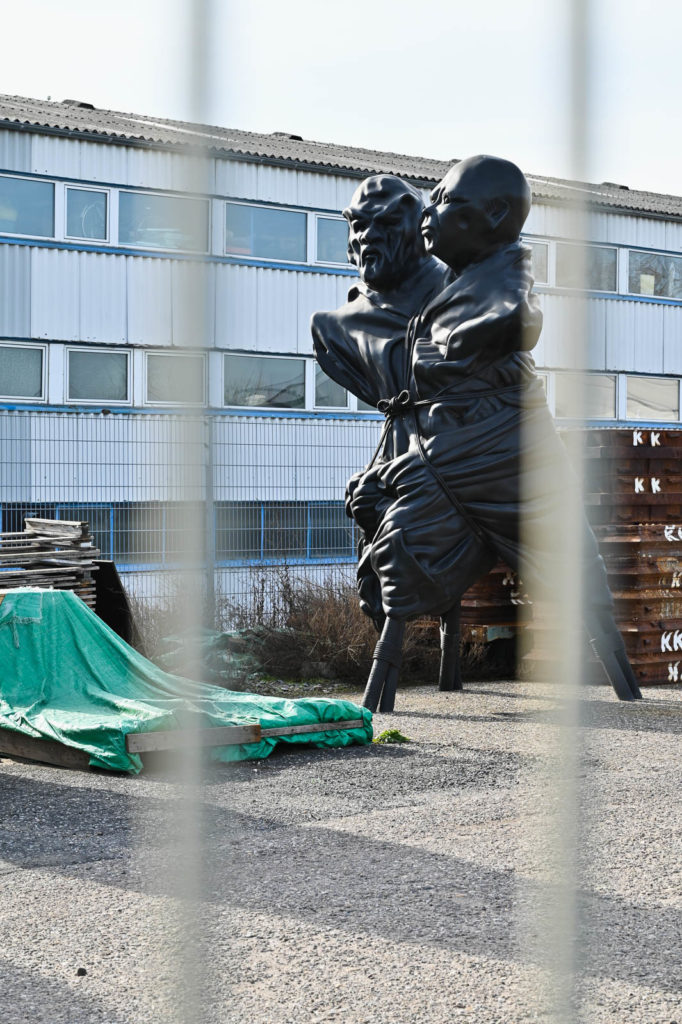 Skulptur auf der Freifläche der Kunstgießerei Rolf Kayser