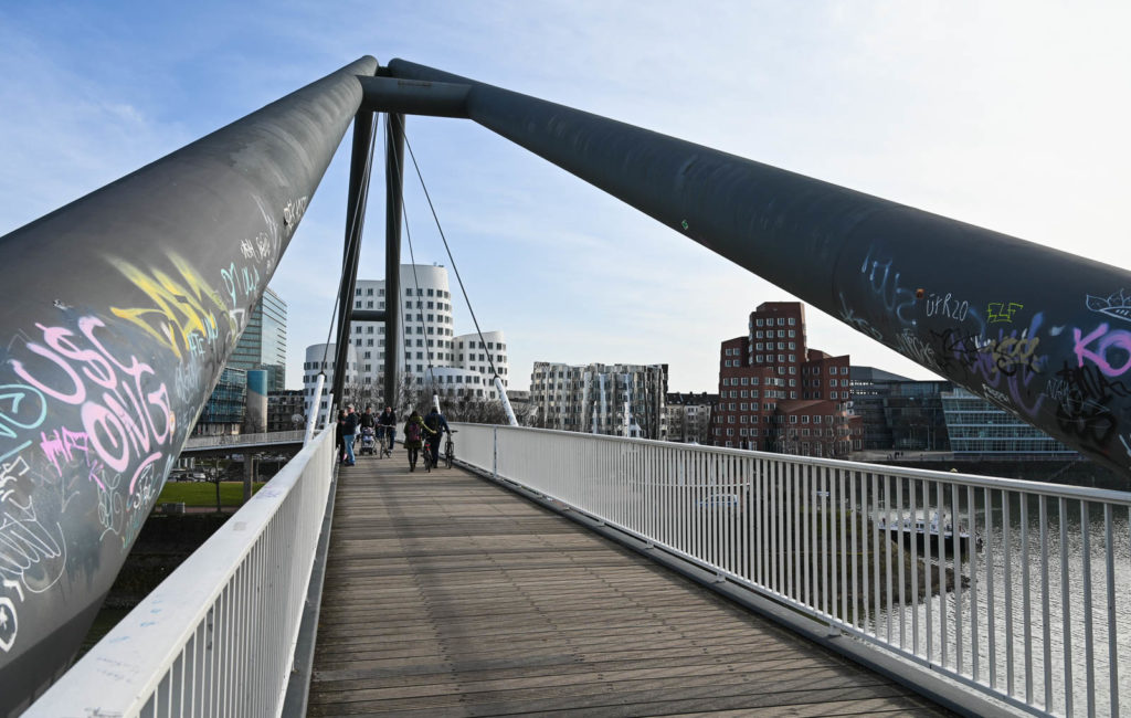 Spaziergang im Düsseldorfer Medienhafen